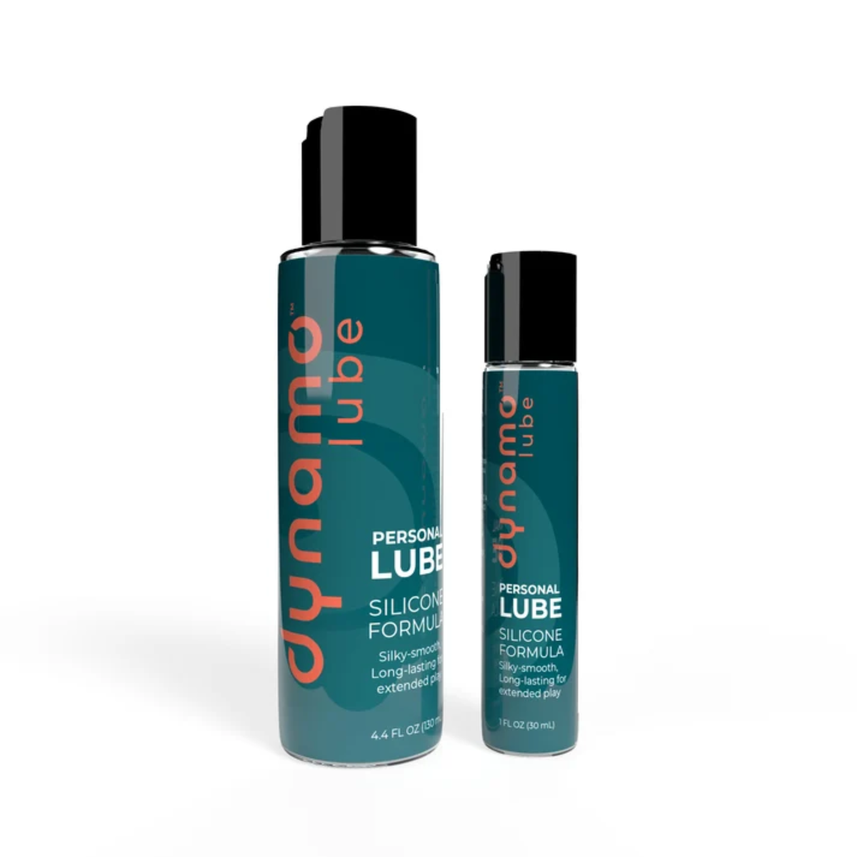 Size comparison studio shot showing both the 4.4 fl oz (130 ml) and 1 fl oz (30 ml) bottles of Dynamo Silicone Personal Lube standing side by side. Imagen principal del producto
